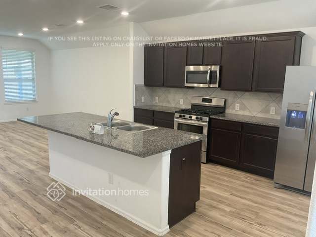 Foto del edificio - 502 Pecan Landing Ln