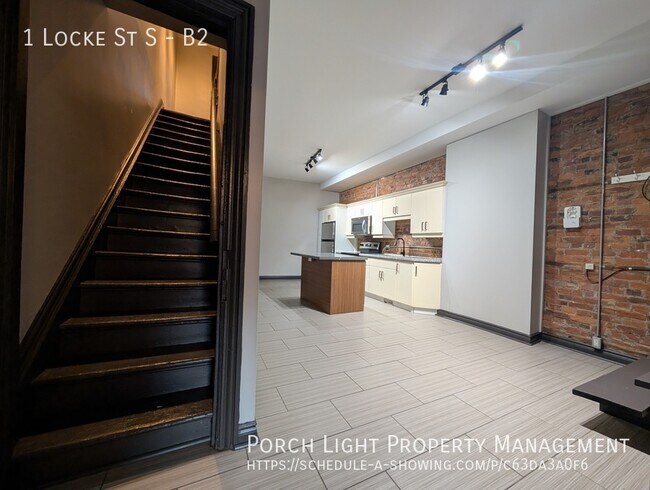 Photo du bâtiment - Gorgeous 4 Bedroom Industrial Style Apartm...