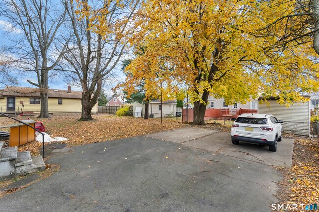 Foto del edificio - 5 Clover Hill Ave