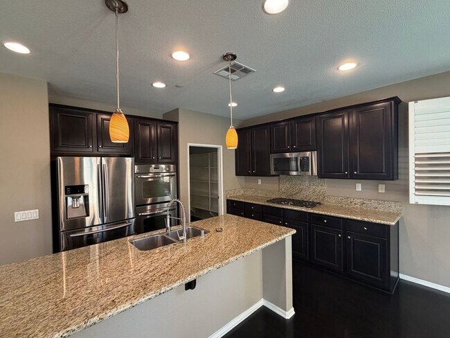 Foto del edificio - 27238 Avon Ln