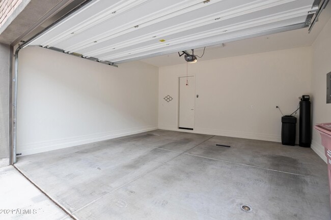 Building Photo - 7358 E Casitas Del Rio Dr