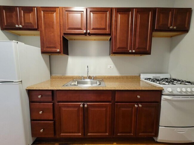 Foto del edificio - 2 bedroom in Chicago IL 60657