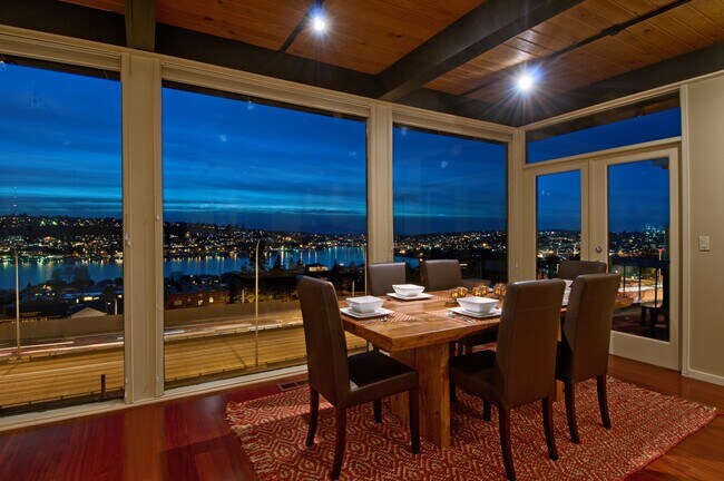 Foto del edificio - 1966 Harvard Ave E