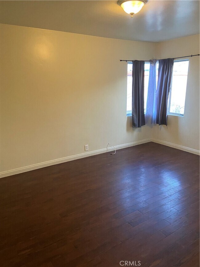 Foto del edificio - 11140 1/2 South Mariposa Ave-