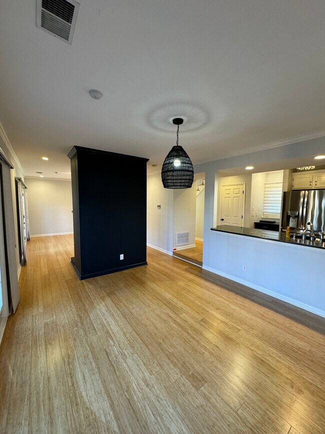 Foto del edificio - 3702 Selwyn Farms Ln