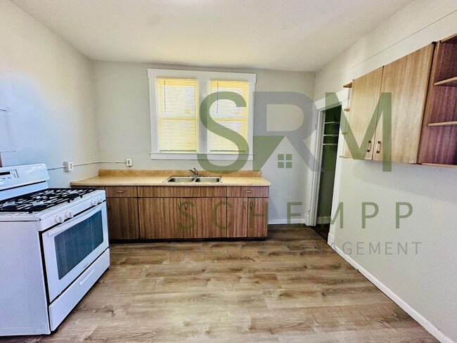 Foto del edificio - Updated Three Bedroom close to Churchill Downs-Section 8 accepted