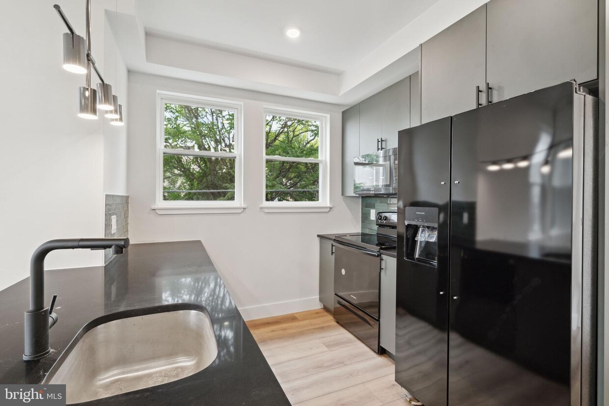 Primary Photo - 156 W Cumberland St