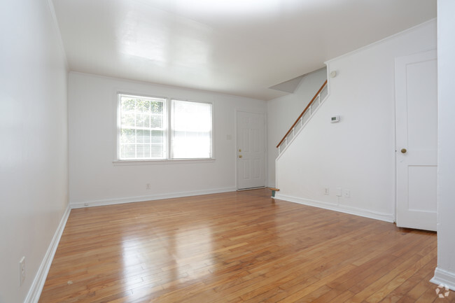 Living Room - Village Oaks Townhomes