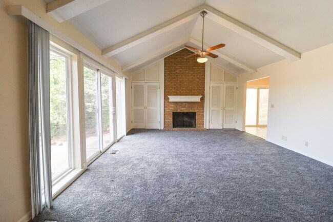 Foto del edificio - Updated Move In Ready 3-Bedroom Home, Grea...