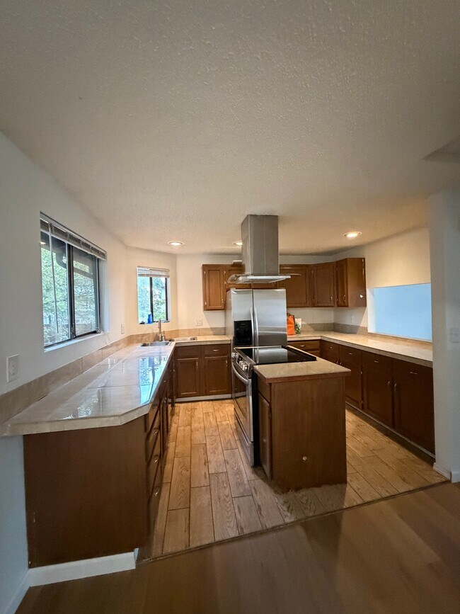 Foto del edificio - 6312 49th Dr NE