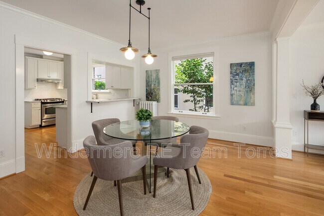 Foto del edificio - 1216 1st Ave W