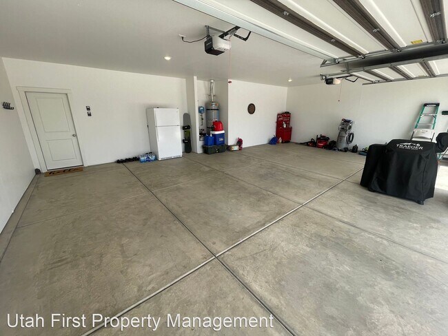 Building Photo - 4 br, 2.5 bath House - 3107 E Lavatera Dr