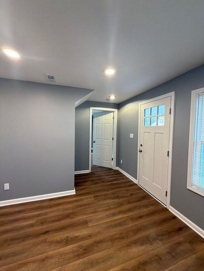 Foto del edificio - 1702 Bicknell Ave