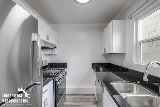 Building Photo - Remodeled 1Bd/1Ba Upstairs Condo in the He...