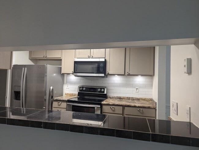Building Photo - Charming 2-Bedroom, 2-Bath Condo with Mode...