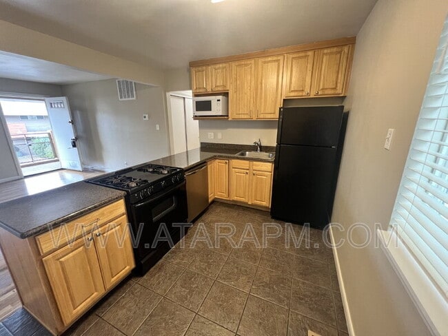 Building Photo - 650 N 300 W