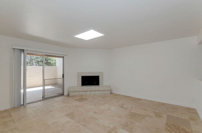 Foto del edificio - 2720 N Beverly Ave