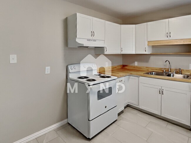 Building Photo - 1701 Cardinal Dr, Unit A