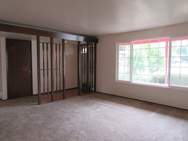 Building Photo - Light and bright 3 bedroom, 1.75 bath rambler in Federal Way