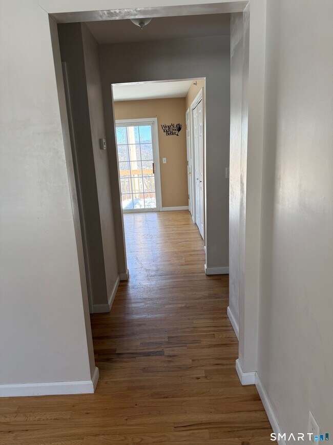 Foto del edificio - 108 Mohican Ave