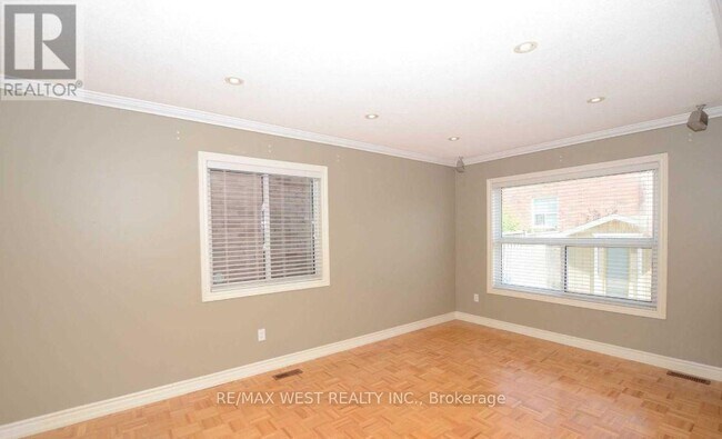 Building Photo - 49 Bestview Crescent