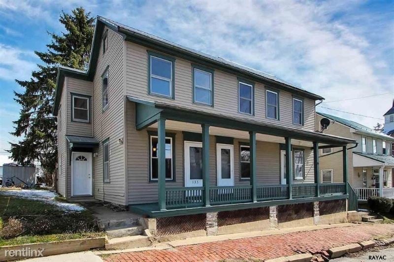 Primary Photo - 4 br, 1.5 bath House - 135 N Main St