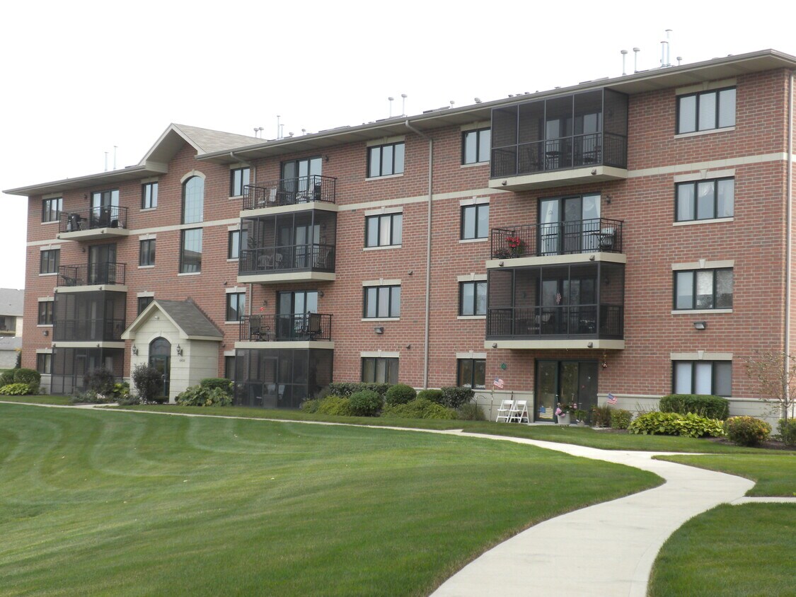 6850 Winding Trail, Oak Forest, IL 60452 Condo for Rent in Oak Forest