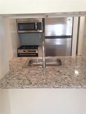 Foto del edificio - 350 W 50th St