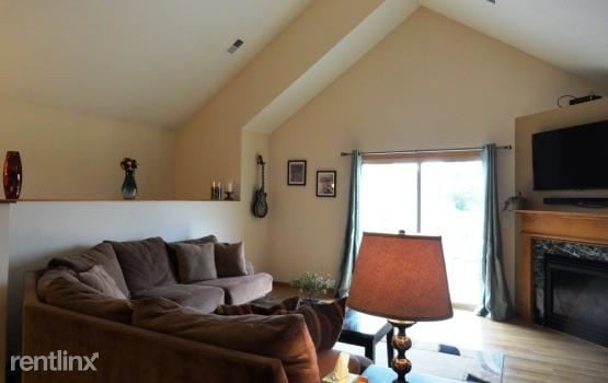 Building Photo - 2 br, 2 bath  - 15755 Parkway Ln Apt 8