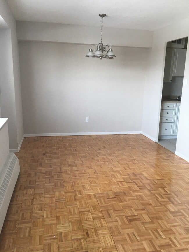 Building Photo - 1265 Sixth Line