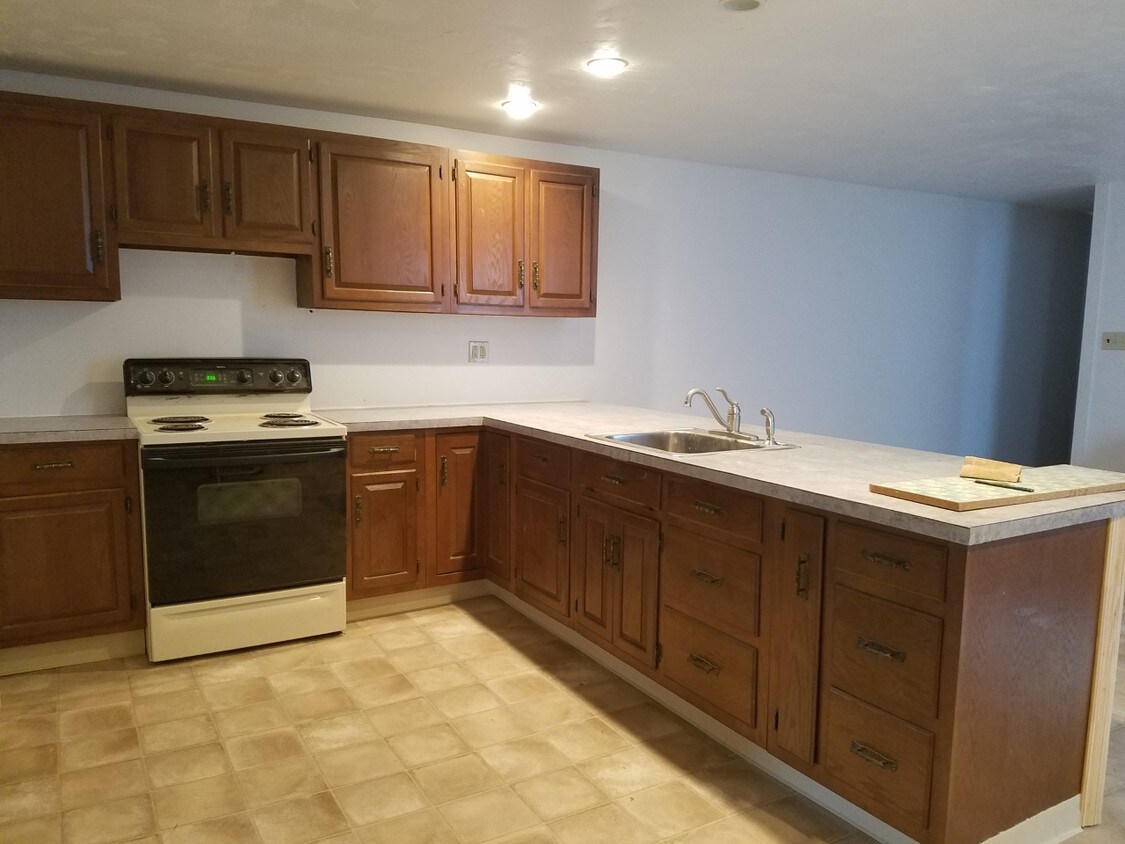 Primary Photo - 213 E Bertsch St