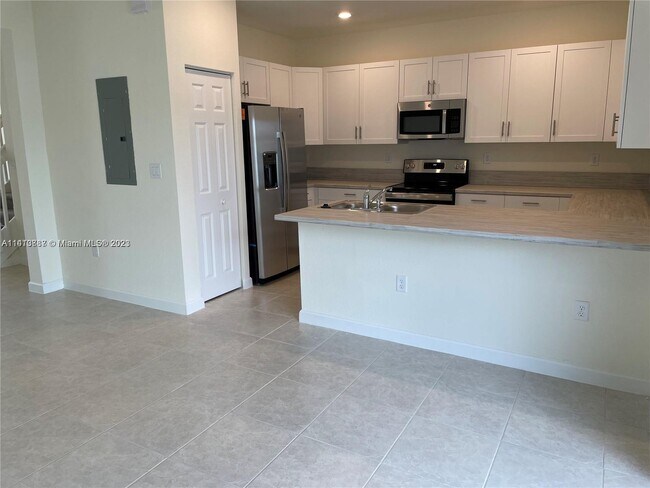 Building Photo - 11107 W 32nd Ln