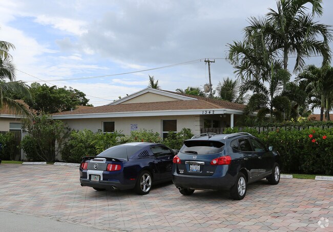 Foto del edificio - 1336-1342 Holly Heights Dr