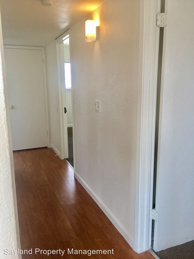 Building Photo - 5 E Saginaw Way