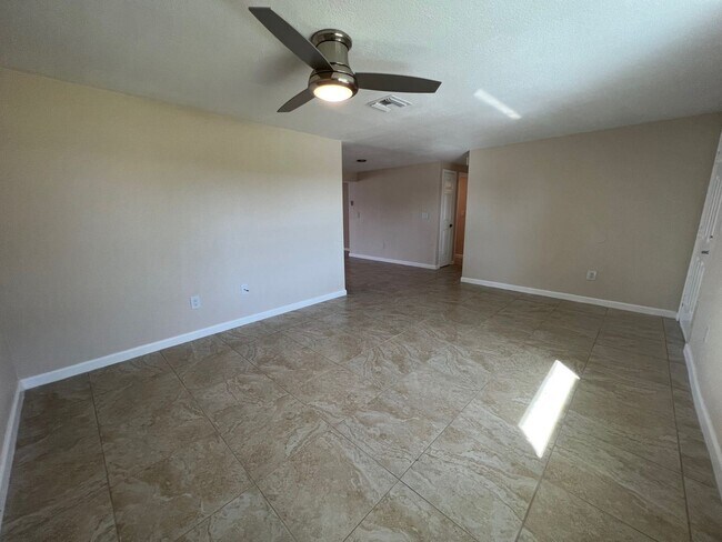 Building Photo - 3 br, 2 bath House - 4398 Mundella Circle