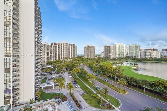 Foto del edificio - 3625 N Country Club Dr