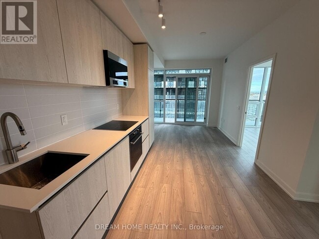 Photo du bâtiment - 110 Broadway Ave