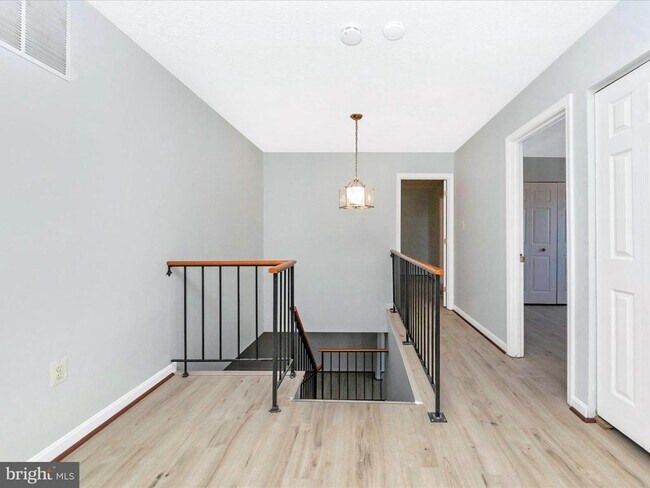 Foto del edificio - 408 Willow Hill Pl