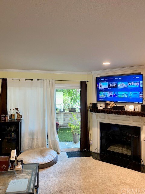 Foto del edificio - 23821 Hillhurst Dr