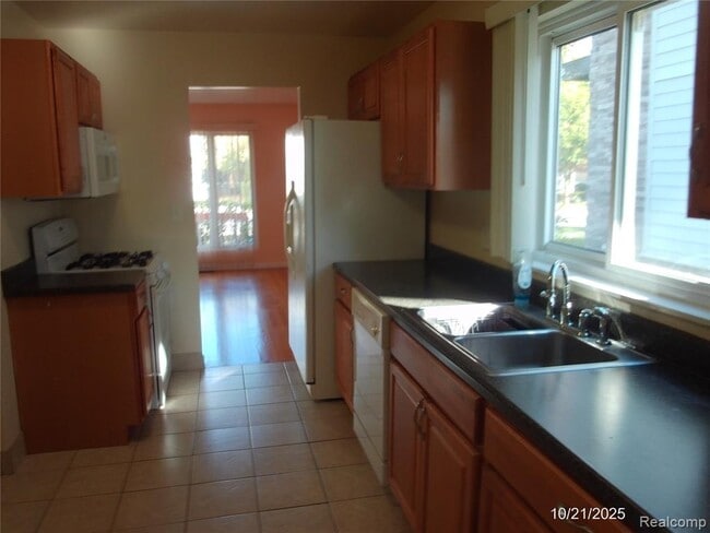 Building Photo - 762 Ruffner Ave