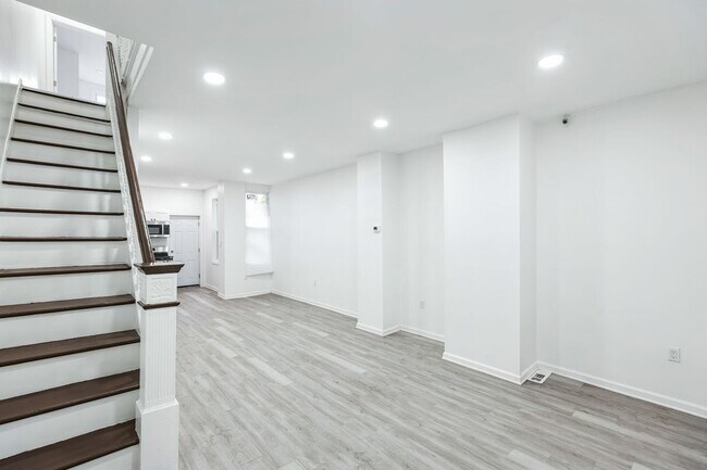 Building Photo - 5540 Harmer St