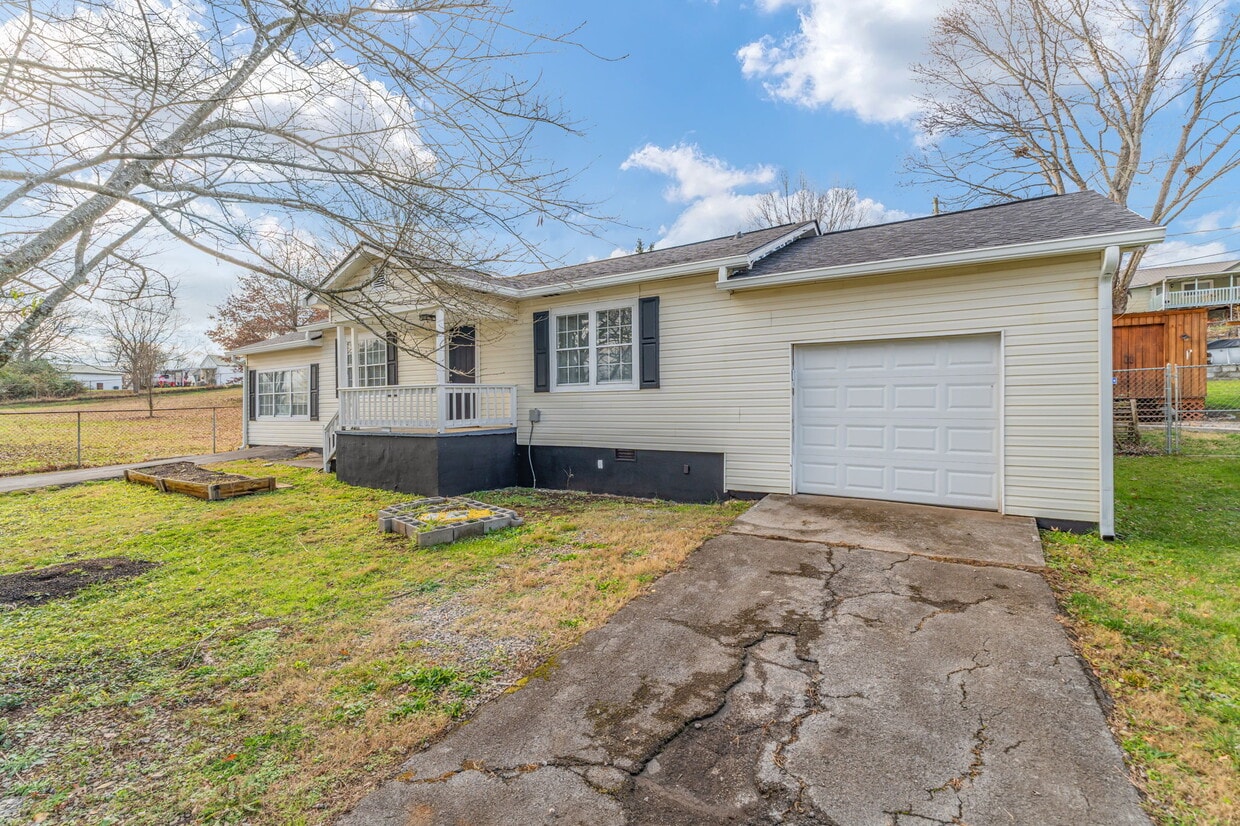 Foto principal - 2407 Webster Ct