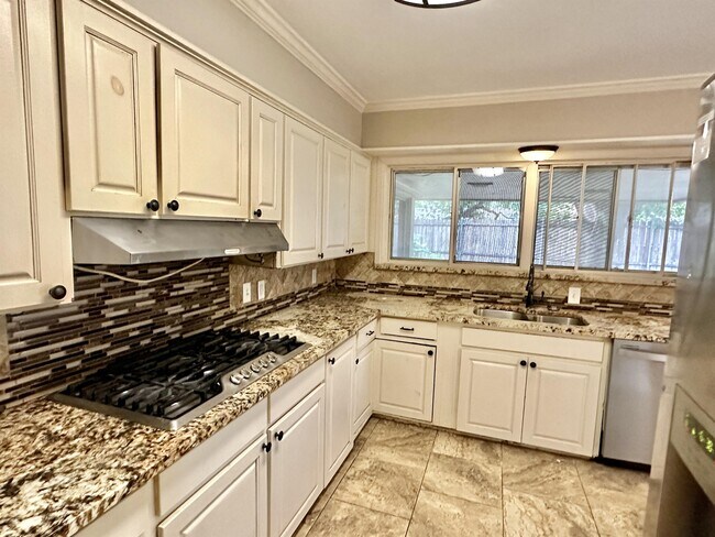 Foto del edificio - 1926 Laurelwood Dr