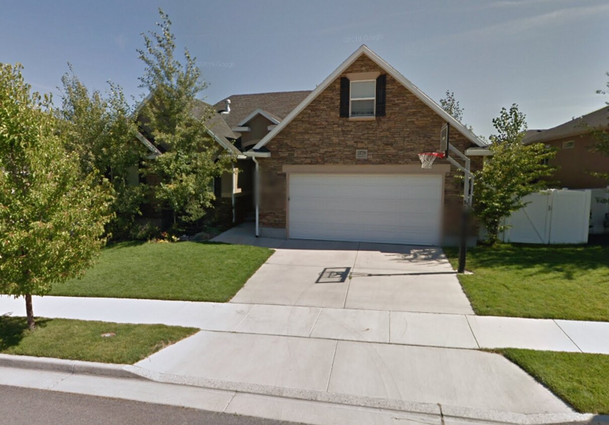 Primary Photo - 5 Bedroom/3 Bathroom Home in Riverton