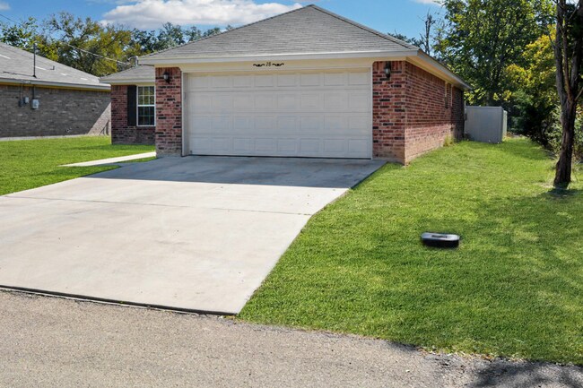 Foto del edificio - 28 Bluebonnet Dr