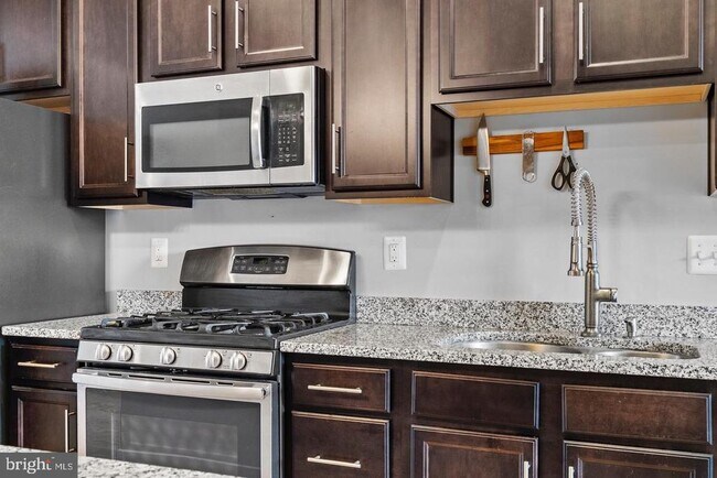 Foto del edificio - 1445 Trafalgar Ln