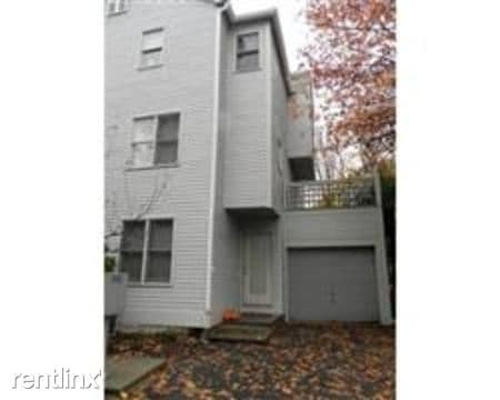 Primary Photo - 121 River St