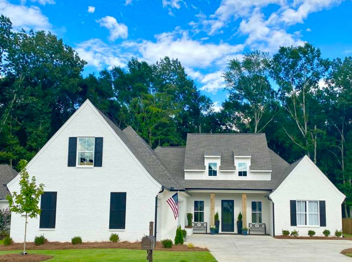 Primary Photo - 181 Stone Creek Dr