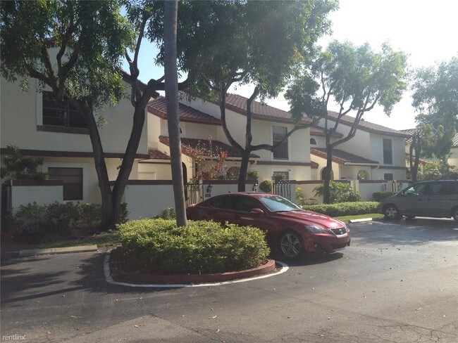 Building Photo - 2 br, 2.5 bath  - 325 Ives Dairy Rd # 325-07