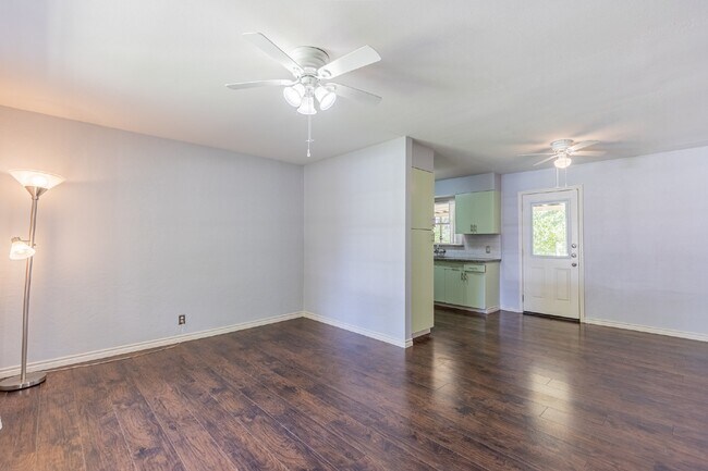 Foto del edificio - 306 N Guilford Dr